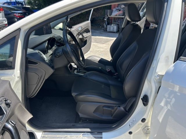 Ford/福特  Fiesta ~TACA優良車商~*(小林汽車)* 正2014年 FORD FIESTA 福特 菲斯塔 1.0 五門 白色 渦輪 運  第4張相片