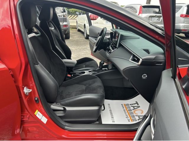 Toyota  Auris ~TACA優良車商~*(小林汽車)* 2021年領牌 僅跑6萬 TOYOTA COROLLA SPORT AURIS 豐田 阿瑞斯 2.0 五門 紅黑雙色 盲點 HUD抬顯   第3張相片