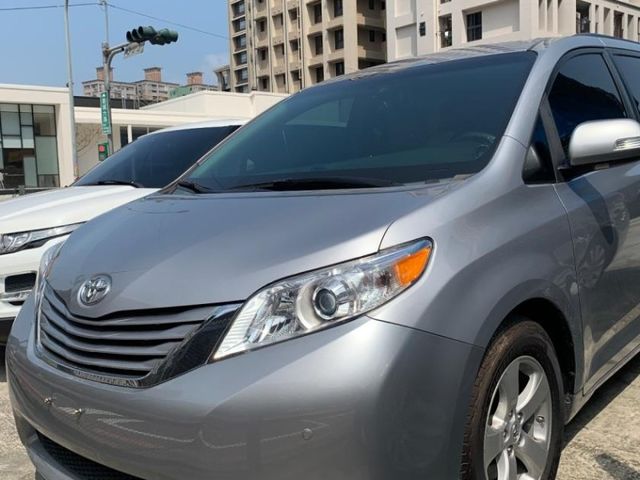 Toyota  Sienna  第2張相片