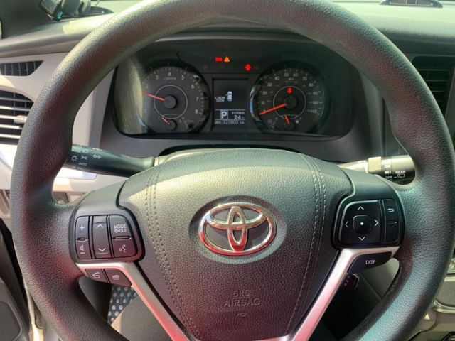 Toyota  Sienna  第10張相片