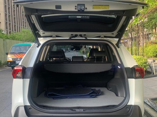 Toyota  RAV4  第8張相片