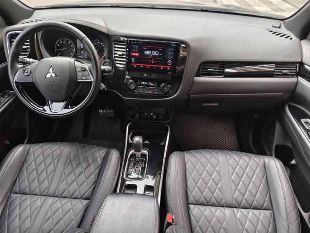 Mitsubishi  Outlander  第10張相片