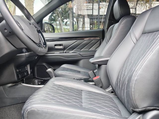 Mitsubishi  Outlander  第13張相片