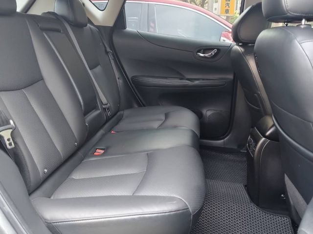 Nissan  Tiida  第6張相片