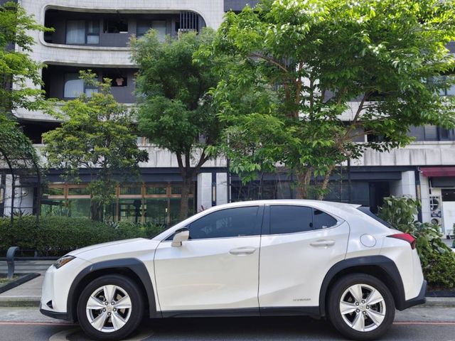 Lexus  UX250h  第3張相片