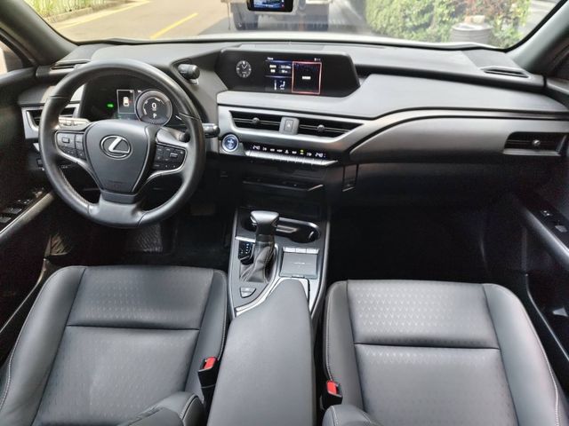 Lexus  UX250h  第9張相片