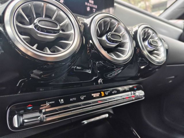 Mercedes-Benz/賓士   GLA-CLASS  GLA45 AMG  第19張相片
