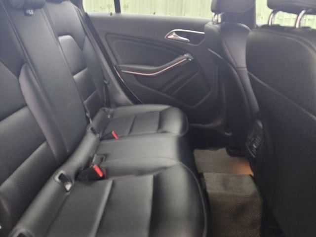 Mercedes-Benz/賓士   GLA-CLASS  GLA200 ???? 2020 BENZ GLA200 H247 總代理 想入主賓士休旅，這台真的值得  第7張相片