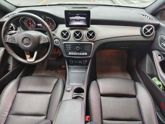 Mercedes-Benz/賓士   GLA-CLASS  GLA200 ???? 2020 BENZ GLA200 H247 總代理 想入主賓士休旅，這台真的值得  第8張相片