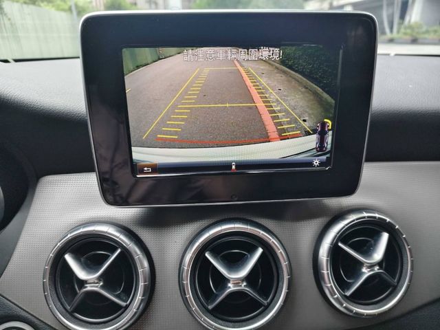 Mercedes-Benz/賓士   GLA-CLASS  GLA200 ???? 2020 BENZ GLA200 H247 總代理 想入主賓士休旅，這台真的值得  第15張相片