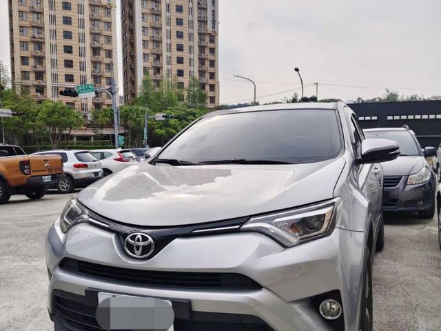 Toyota  RAV4 ???? 耐開又保值！熱門休旅首選！ ✨ 2017 Toyota RAV4 2.0   第3張相片