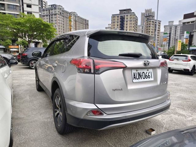 Toyota  RAV4 ???? 耐開又保值！熱門休旅首選！ ✨ 2017 Toyota RAV4 2.0   第4張相片