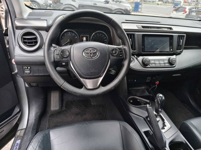 Toyota  RAV4 ???? 耐開又保值！熱門休旅首選！ ✨ 2017 Toyota RAV4 2.0   第7張相片