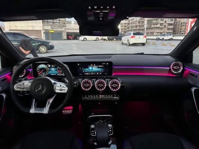 Mercedes-Benz/賓士   A-CLASS  A250  第9張相片
