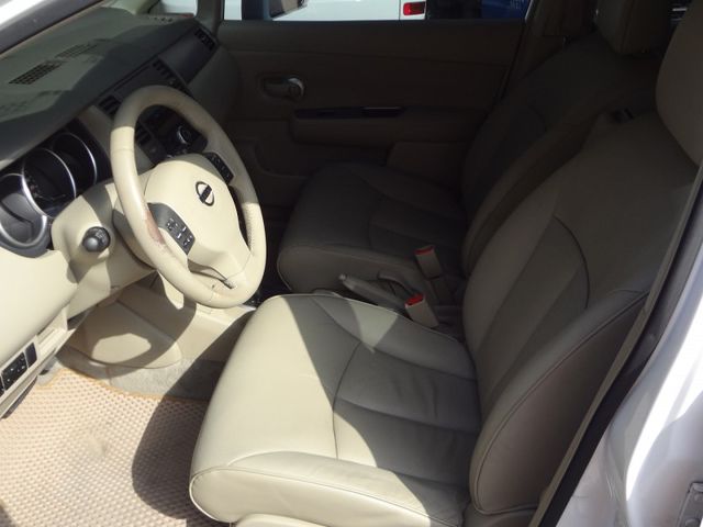 Nissan  Tiida  第4張相片