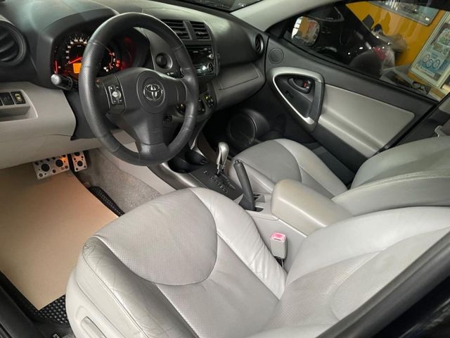 Toyota  RAV4 很便宜實用休旅車無待修有天窗有電  第7張相片