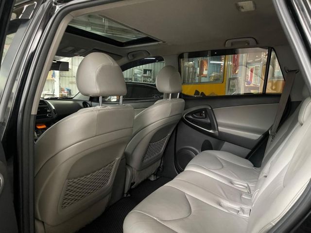 Toyota  RAV4 很便宜實用休旅車無待修有天窗有電  第12張相片