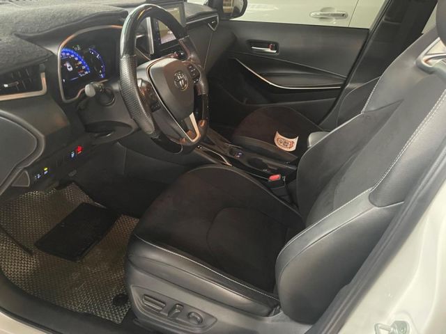 Toyota  Auris 2021型Corolla sport旗艦版黑屋頂賽車椅跑  第9張相片