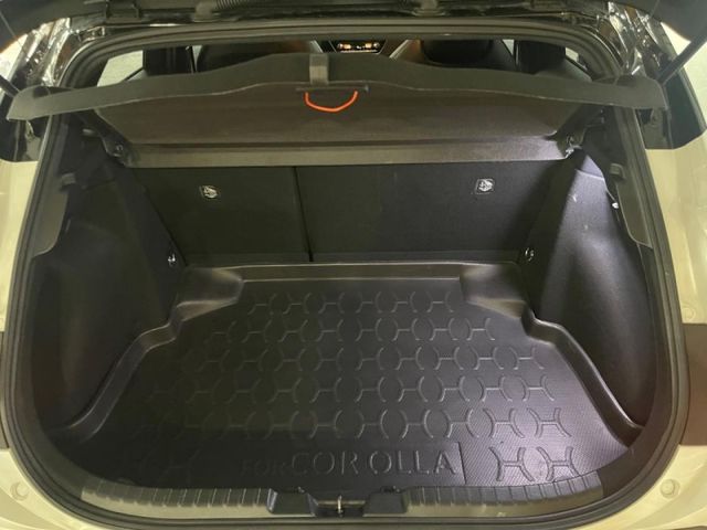 Toyota  Auris 2021型Corolla sport旗艦版黑屋頂賽車椅跑  第11張相片