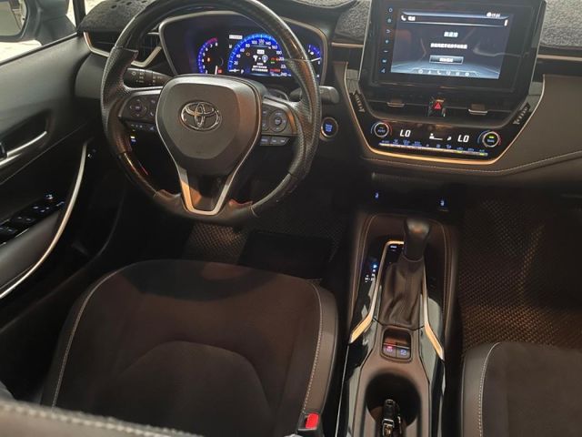 Toyota  Auris 2021型Corolla sport旗艦版黑屋頂賽車椅跑  第12張相片