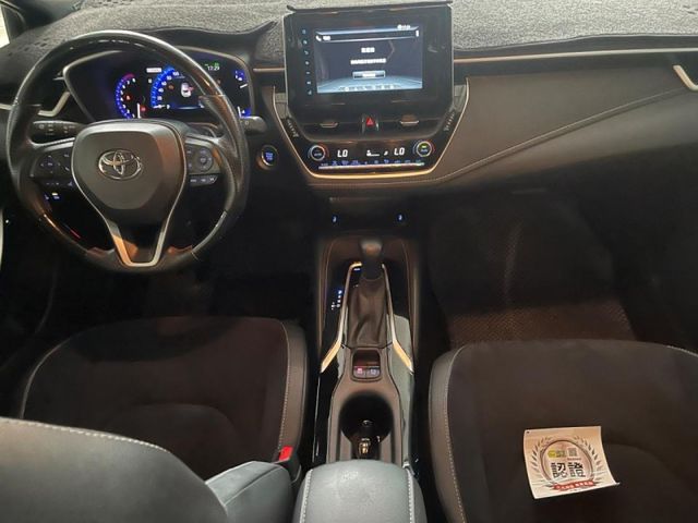 Toyota  Auris 2021型Corolla sport旗艦版黑屋頂賽車椅跑  第14張相片