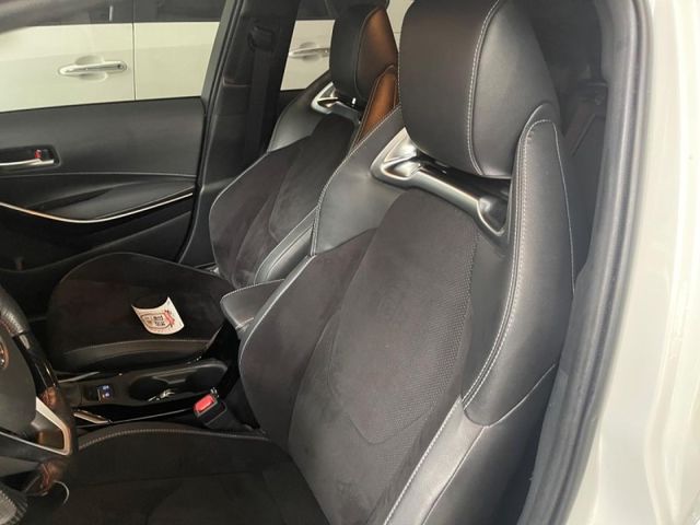 Toyota  Auris 2021型Corolla sport旗艦版黑屋頂賽車椅跑  第16張相片