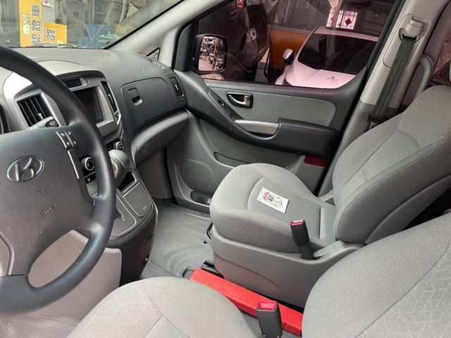 Hyundai  Starex  第7張相片