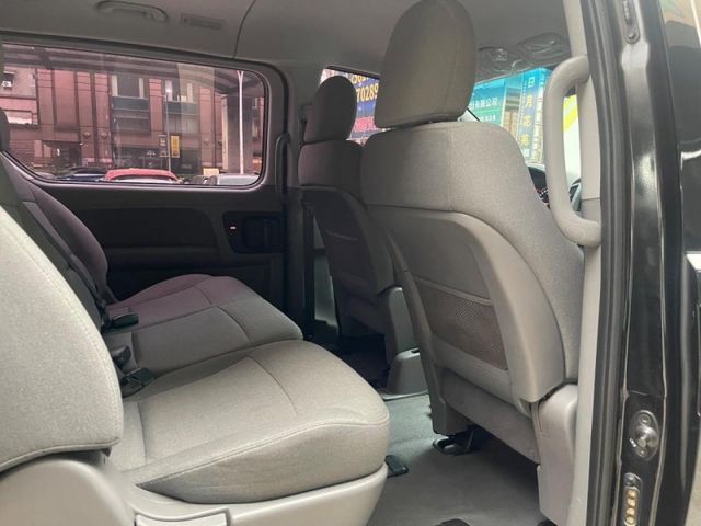 Hyundai  Starex  第13張相片