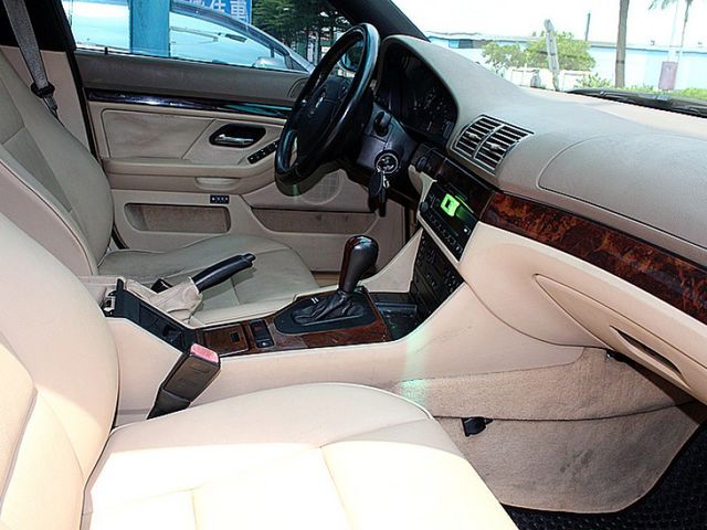 BMW/ 寶馬 520iA  第1張相片