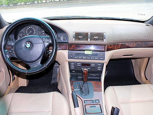 BMW/ 寶馬 520iA  第8張相片