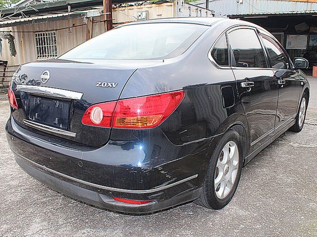 Nissan Bluebird  第5張相片