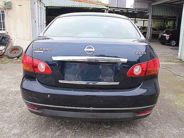 Nissan Bluebird  第7張相片