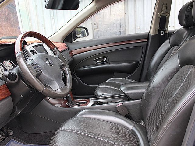 Nissan Bluebird  第10張相片