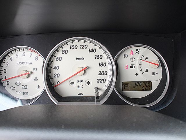 Nissan Bluebird  第12張相片