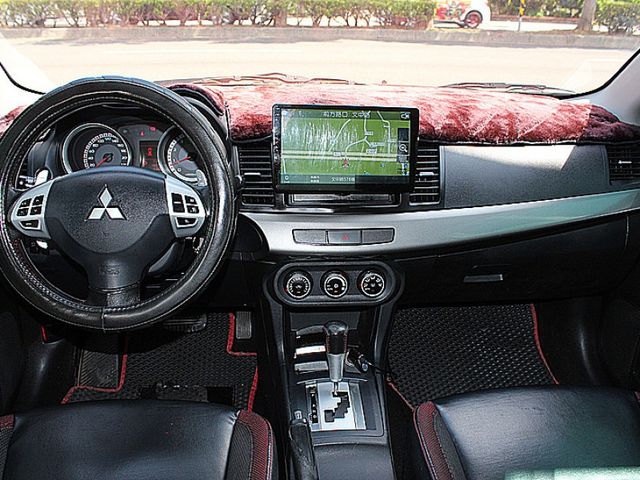 Mitsubishi Lancer  第8張相片