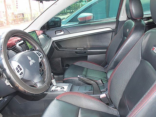 Mitsubishi Lancer  第10張相片