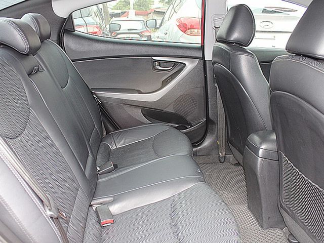 Hyundai Elantra  第2張相片