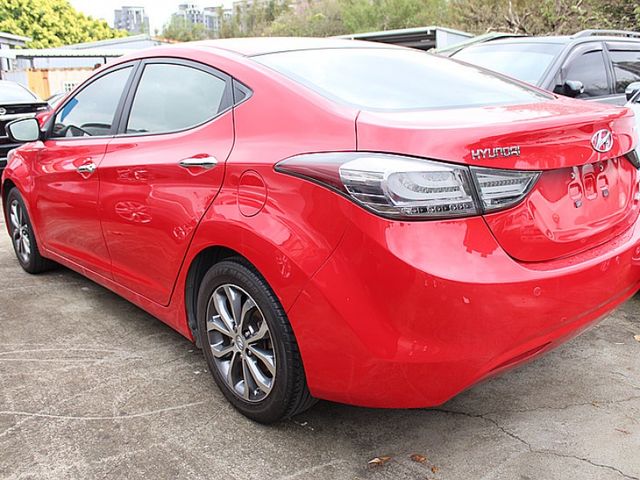 Hyundai Elantra  第3張相片