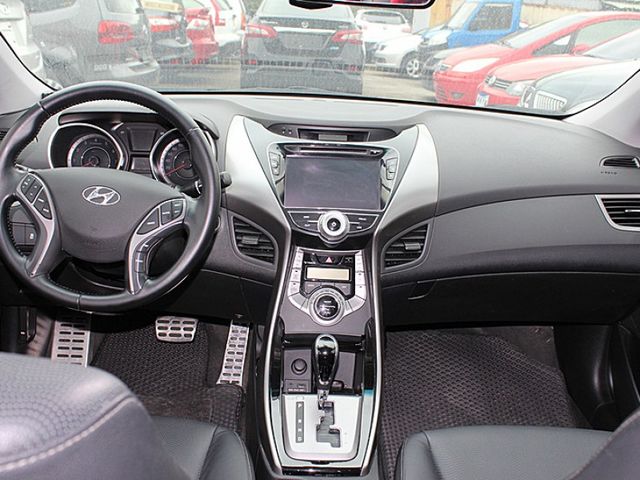 Hyundai Elantra  第8張相片