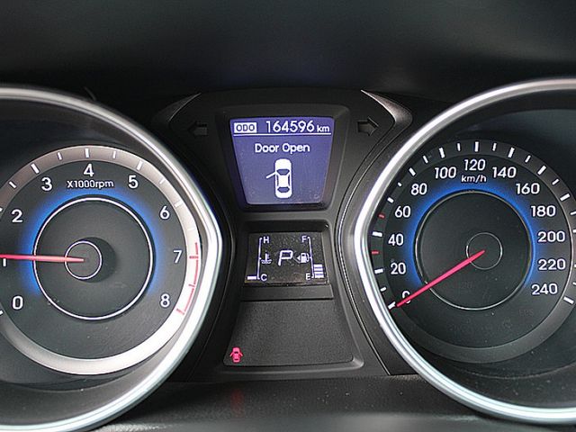 Hyundai Elantra  第14張相片