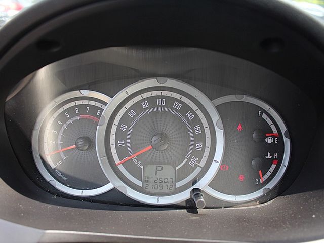 Mitsubishi Zinger  第12張相片