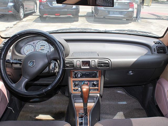 Nissan March  第8張相片