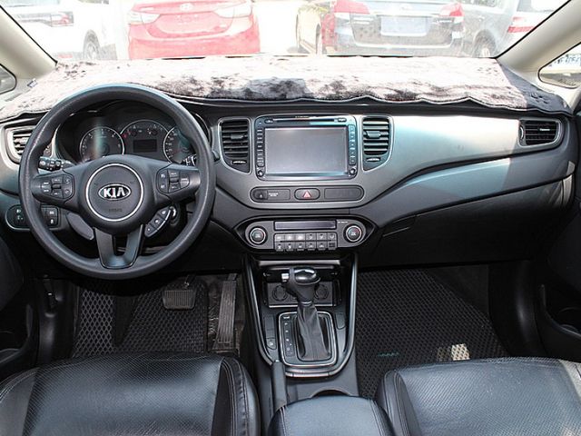 Kia Carens  第8張相片