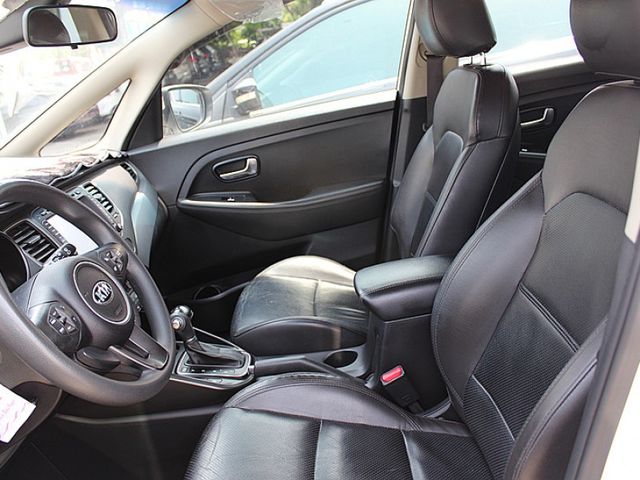 Kia Carens  第10張相片