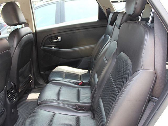 Kia Carens  第11張相片