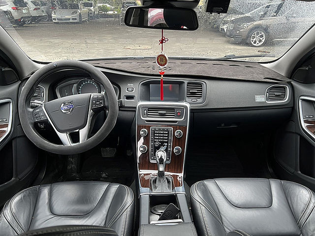 Volvo S60  第8張相片