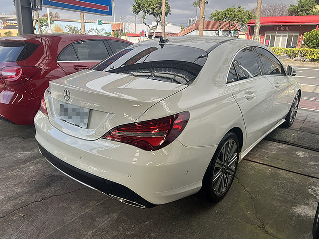 Mercedes-Benz/賓士 CLA200  第2張相片