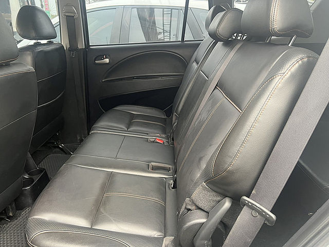 Mitsubishi Zinger  第12張相片