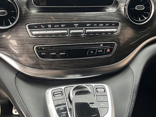 Mercedes-Benz/賓士 V220d  第12張相片