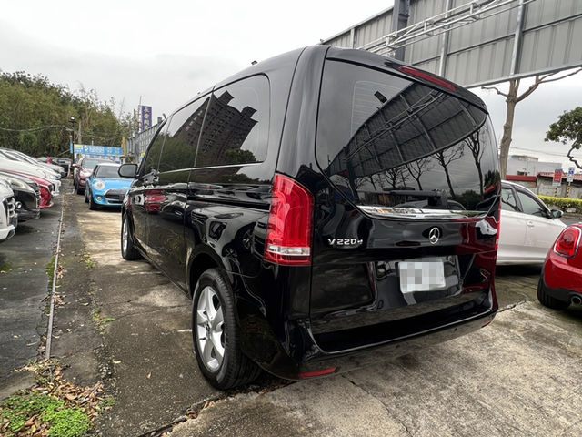 Mercedes-Benz/賓士 V220d  第15張相片